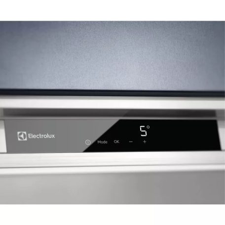 Electrolux 317L A+++ DynamicAir egyajtós beépíthető hűtőszekrény belső fagyasztóval IK329SAR-24%!